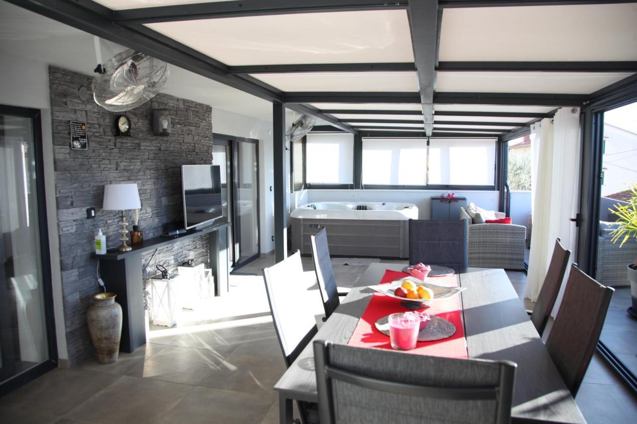 Luxurious Seaview Apartment شيبينيك المظهر الخارجي الصورة